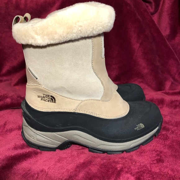 The North Face Shoes - Like new North Face 100gm winter boots